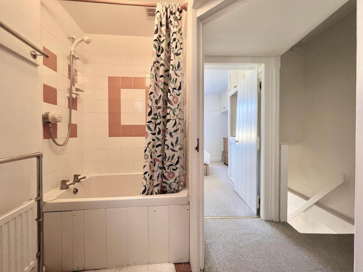 Pass The Keys 64 Church Street Characterful 2-Bed Cottage In The Heart Of Town Kingsbridge  Esterno foto